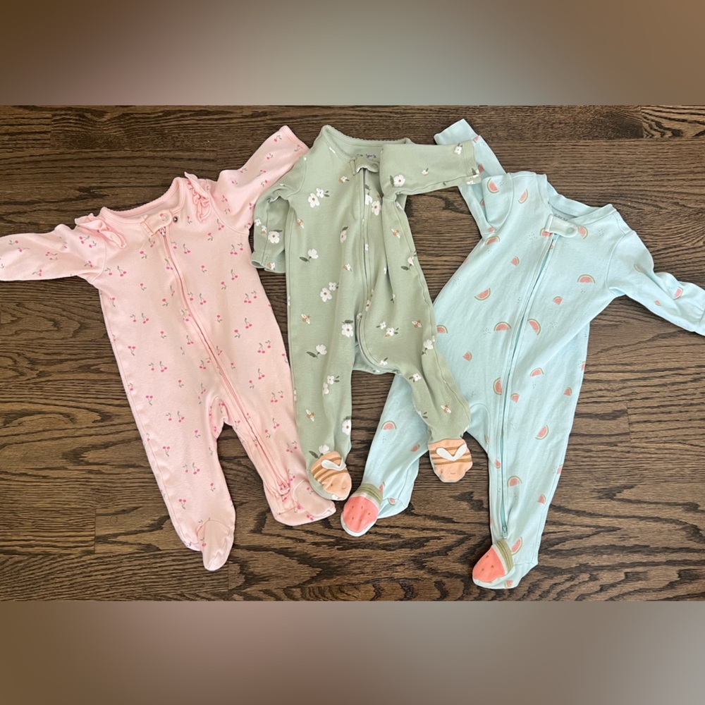 Perfect Condition Set of 5 Carters Baby Girl Footed One Pieces Pajamas